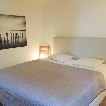 Dora Below Дом отдыха *