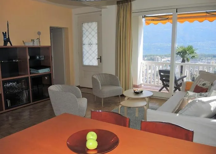 Dora Below Локарно