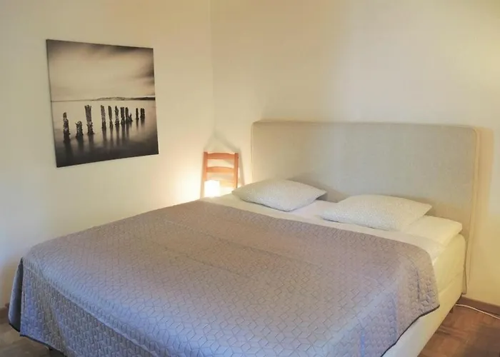 Dora Below Дом отдыха *