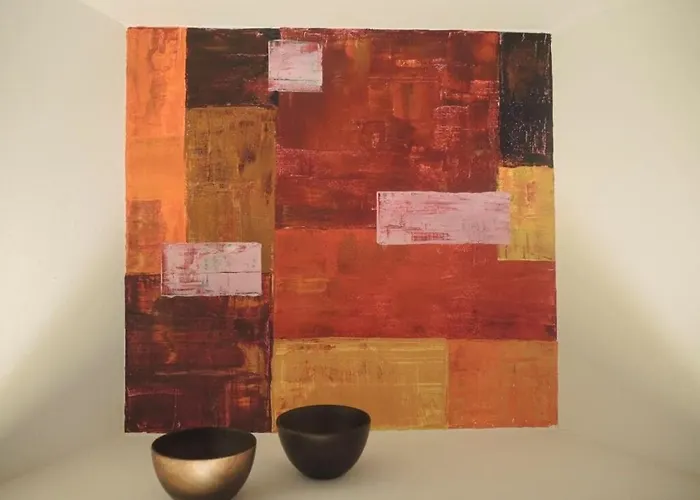 Dora Below Локарно